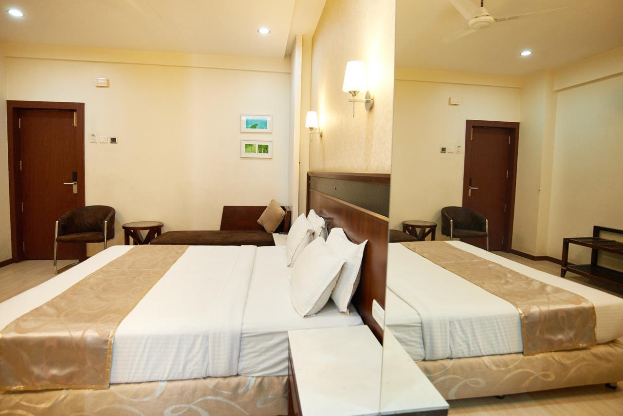 Hotel Sai Mahal Shirdi Ngoại thất bức ảnh